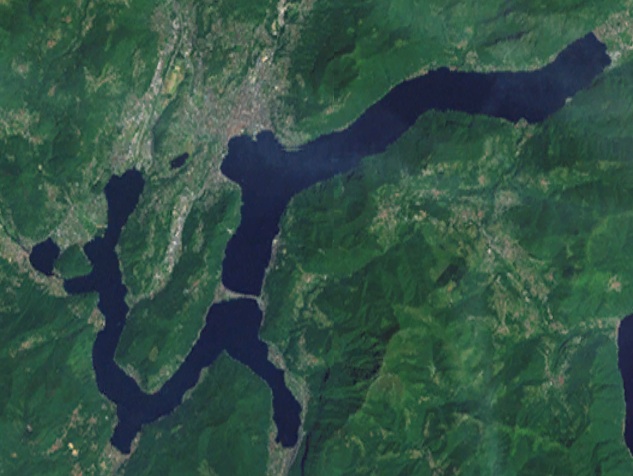 Vista aerea del lago del Ceresio